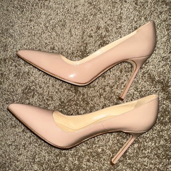 Manolo Blahnik Pointed Toe Heels - Picture 6 of 8